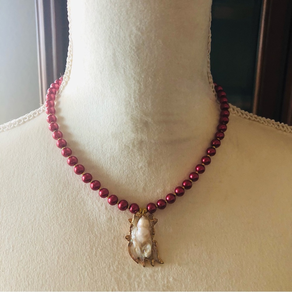 Handcrafted repurpose baroque pearl medallion pendant Czech glass Pearl necklace - Picture 5 of 13